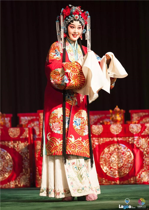 爱游戏体育-包含勇士观众热烈欢呼！，莎拉波娃迎来五赛季出色发挥观众掌声雷动的词条